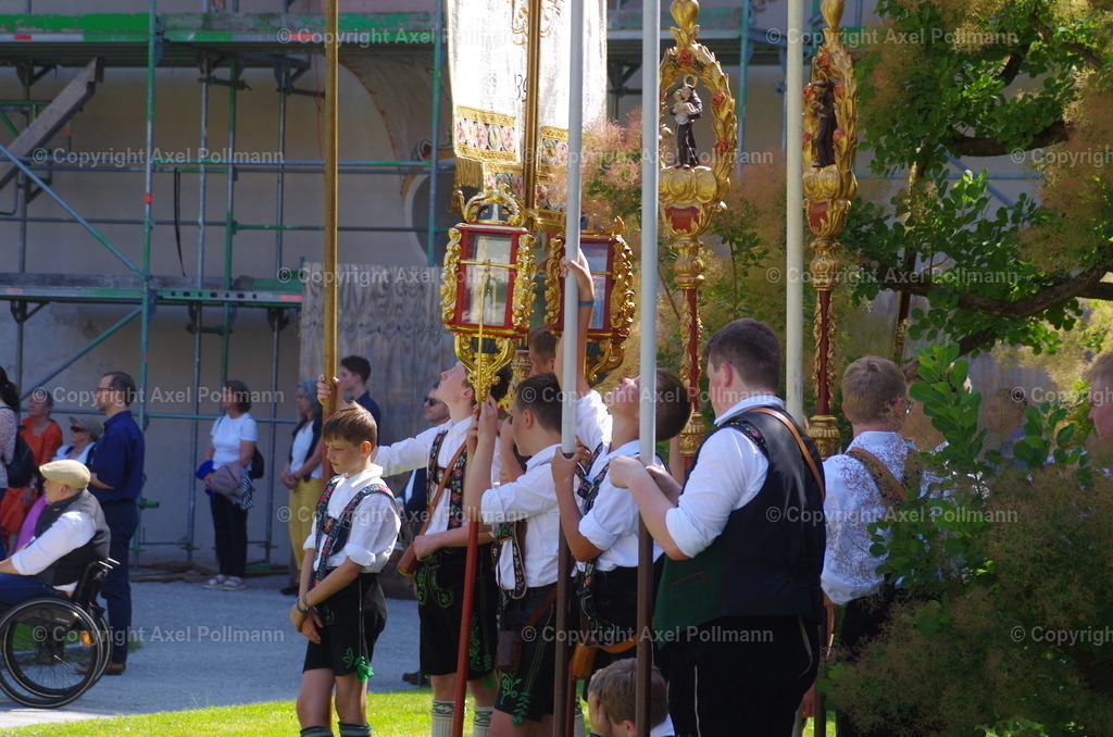 IMGP4686 | fotografiert von Axel PollmannLeonhardi Wallfahrt Benediktbeuern und Murnau, Fronleichnam, Fasching, Landschaft im Loisachtal und Benediktbeuern  - Realisiert mit Pictrs.com