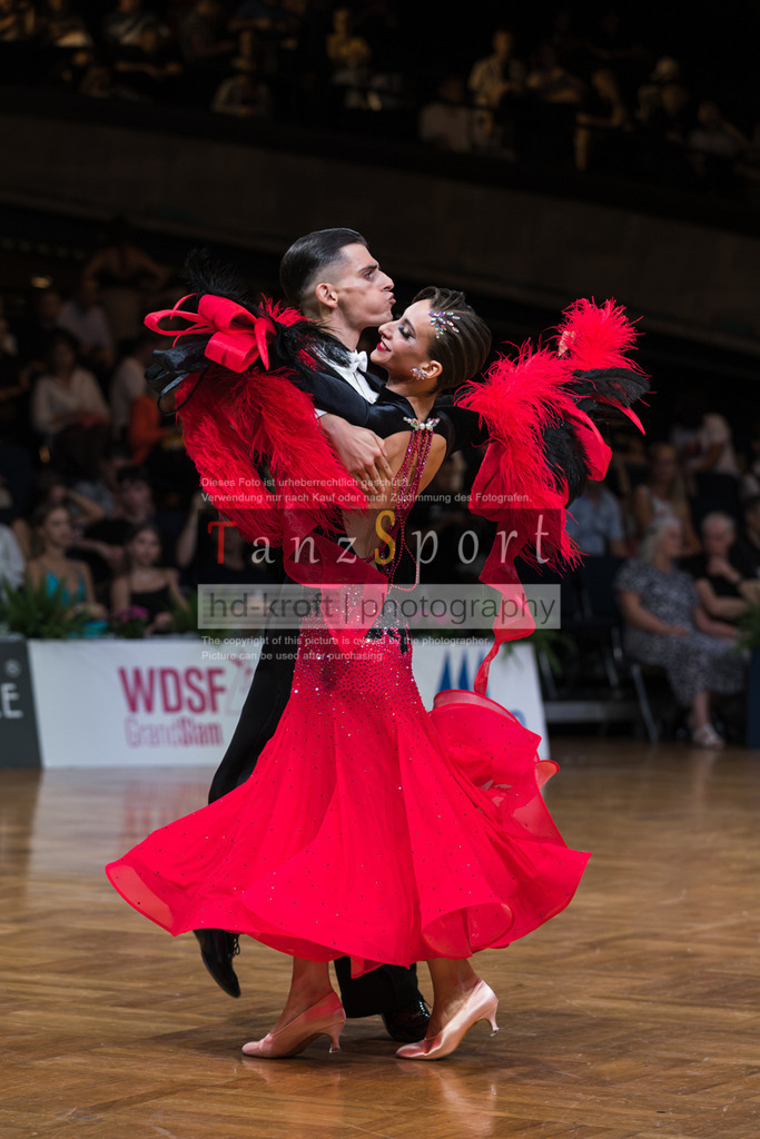 20250820_WDSF Standard Rising Stars R3-3523 | Tanzsportbilder, Standardtanz, Lateintanz, WDSF, DTV, LTVB, dancecomp, goc, hessen tanzt, blaues band der spree, walzer, tango, wiener walzer, slowfox, quickstepp, samba, rumba, cha-cha-cha, paso doble. jive, hd-kroft photography, turniertanzsport