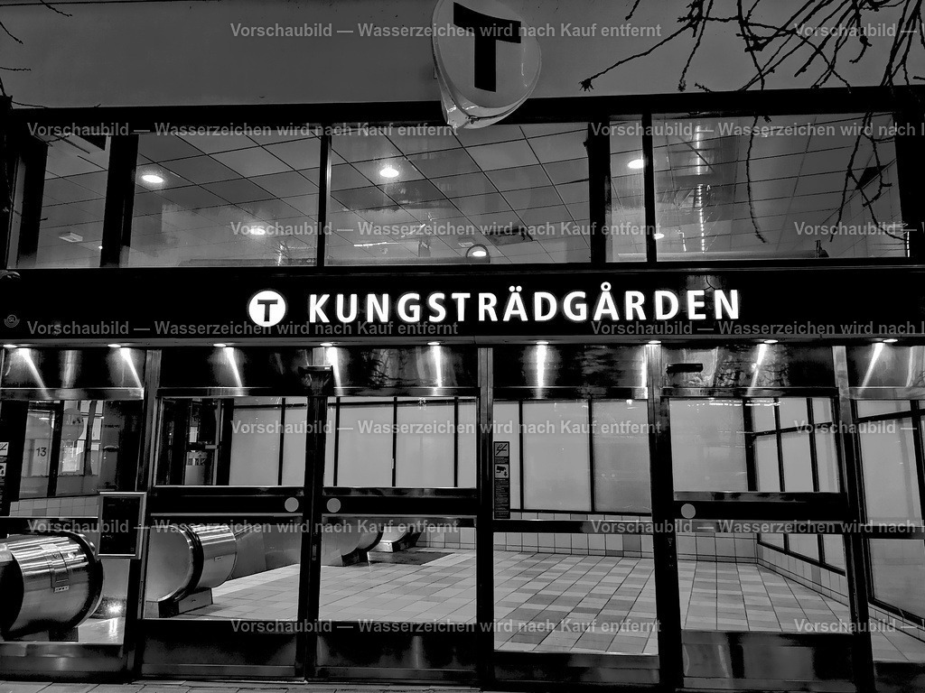 Stockholm-Kungsträdg_rden | online Fotogalerie mit schwarz-weiß Fotografien und Shop für zeitlose  Poster und Leinwände in stilvollem schwarz weiß  - Realisiert mit Pictrs.com