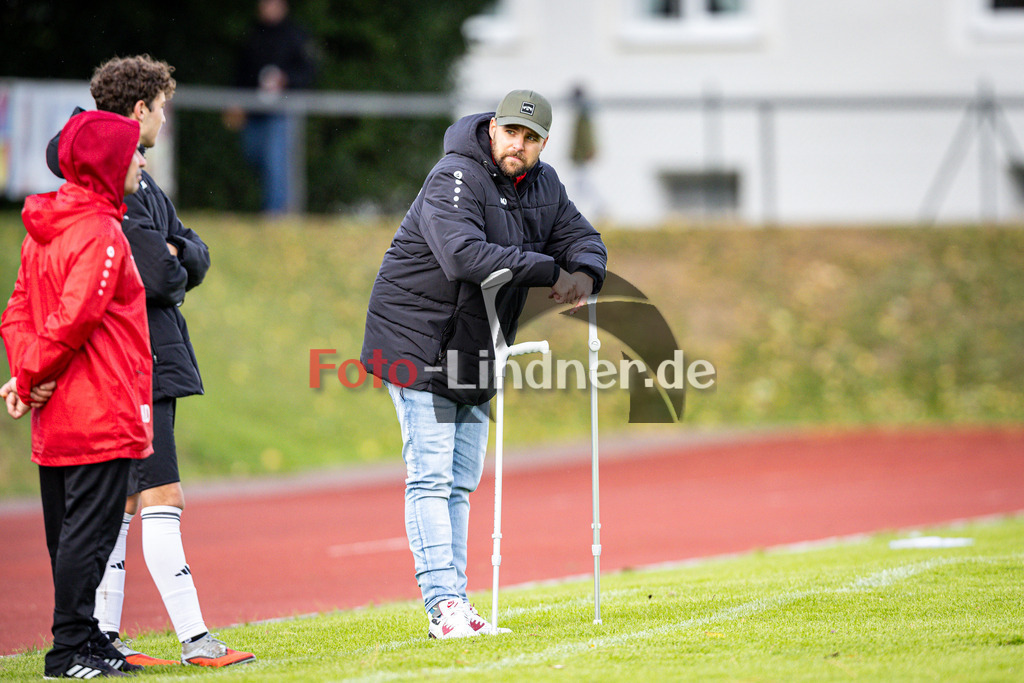 TSV Peißenberg gegen MTV Berg | Fußball Herren Kreisliga Gruppe 1 Zugspitze 2025/26 10. Spieltag, TSV Peißenberg gegen MTV Berg, 20251005,,2025-10-05 in Peißenberg (Sportzentrum Peißenberg), Fritz STÖGBAUER (TSVP Trainer)Copyright: WolfgangxLindner www.foto-lindner.de