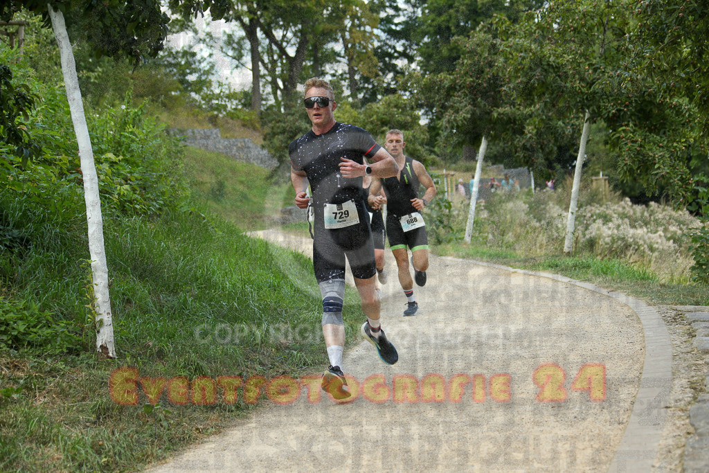 250824_1430_EX1_6477 | Sportfotografie im Rhein-Sieg Kreis, Köln, Bonn, NRW, Rheinland Pfalz, Hessen, etc. Unser Tätigkeitsfeld umfasst den Laufsport vom Volkslauf über den Marathon, Duathlon, Triathon bis zum Ultralauf wie Kölnpfad Ultra oder Schindertrail.