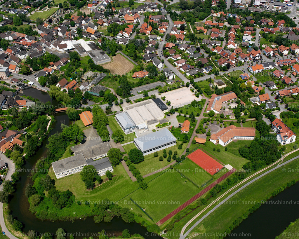 2626420 | WILLSTäTT 08.06.2006 Gebäude des Sporthallen- Ensemble "Hanauerlandhalle Willstätt" neben der "Moscherosch-Schule Willstätt" an der Hornisgrindestraße in Willstätt im Bundesland Baden-Württemberg, Deutschland. Weiterführende Informationen bei: Gemeinde Willstätt,  Moscherosch-Schule Willstätt. // Building of sports hall Ensemble "Hanauerlandhalle Willstaett" next to the "Moscherosch-Schule Willstaett" on street Hornisgrindestrasse in Willstaett in the state Baden-Wuerttemberg, Germany. Further information at: Gemeinde Willstaett,  Moscherosch-Schule Willstaett. Foto: Gerhard Launer