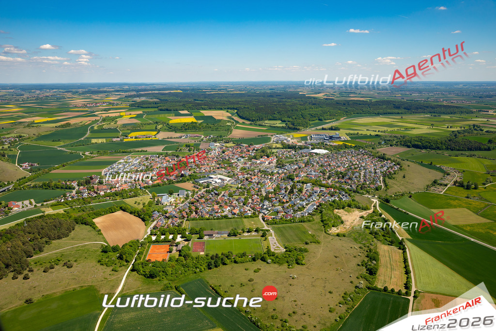 Luftaufnahme von Hermaringen - Die Luftaufnahme wurde 2025 vom UL-Flugzeug heraus erstellt ( keine Drohne ) - Hochauflösende Luftaufnahme - für professionelle Ausdrucke geeignet. Die Geschenkidee !Mit Lizenz und Bildrechte bestellbar