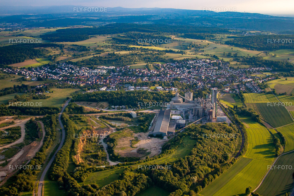 Ortsansicht | Luftbild: Ortsansicht im Ortsteil Wössingen in Walzbachtal im Bundesland Baden-Württemberg in Deutschland. Foto: IMG_57843.jpg vom 14.06.2013 durch Werner Riehm/FLY-FOTO.de - Realisiert mit Pictrs.com
