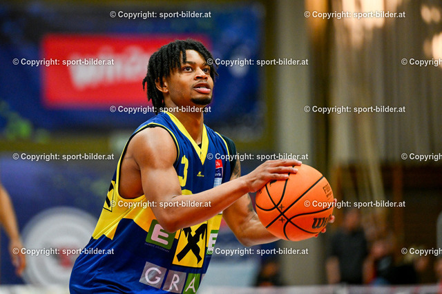 AUT, BSL, Basketball Flyers Wels vs UBSC Graz | 25.04.2024, Raiffeisen Arena Wels, AUT, BSL, Flyers Wels vs UBSC Graz, im Bild Zachery Deshon Cooks (Graz)


// BSL, Basketball Super League Match between Raiffeisen Flyers Wels and UBSC Raiffeisen Graz in Wels, Austria on 2024/04/25