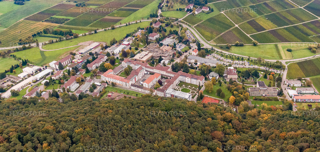Psyschatrische Landesklinik Landeck | Luftbild: Psyschatrische Landesklinik Landeck in Klingenmünster im Bundesland Rheinland-Pfalz in Deutschland. Foto: IMG_59987-Bearbeitet.jpg vom 08.10.2013 durch Werner Riehm/FLY-FOTO.de - Realisiert mit Pictrs.com