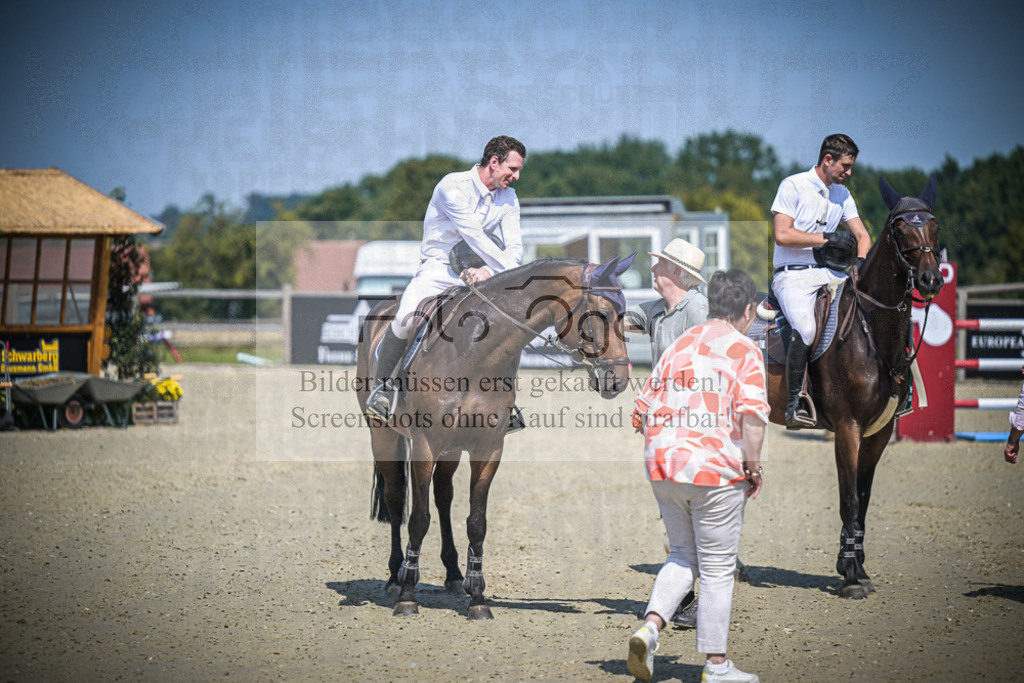 DOS_0024 | Entdecke hochwertige Reitturnierfotos von Foto Oger. Professionell, emotional und authentisch – jetzt Lieblingsmomente im Shop bestellen.Deutschlandweite Turnierfotografie. - Realisiert mit Pictrs.com