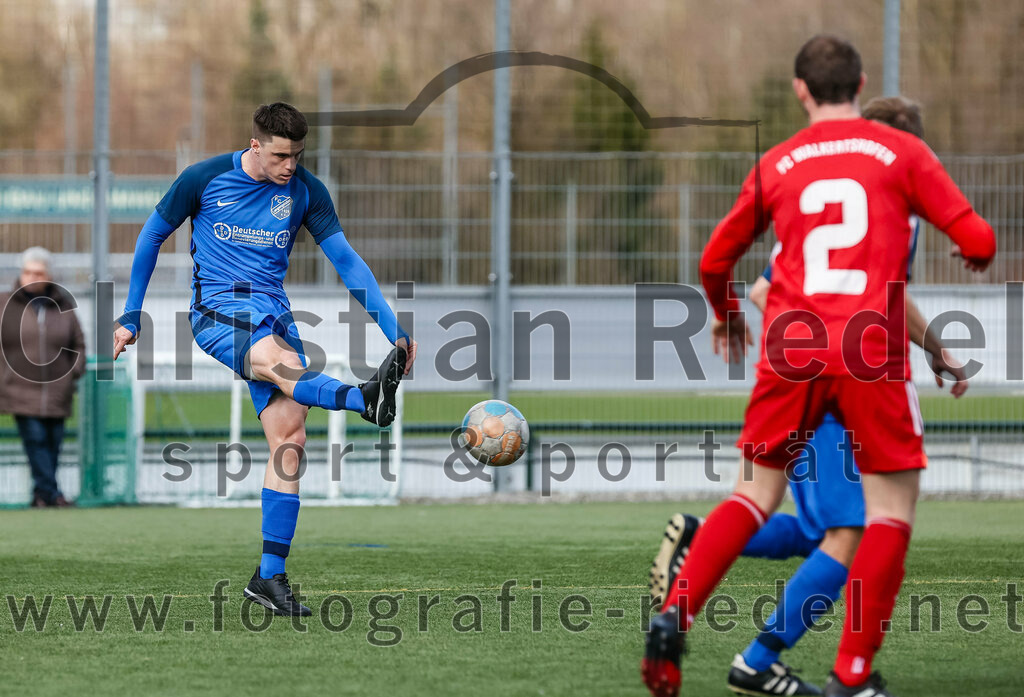 2024-02-24_045_FC_Langengeisling_gegen_FC_Walkertshofen | Erding, Deutschland, 24.02.2024:
Fußball, Bezirksliga Oberbayern Ost 2023 / 2024, Testspiel, FC Langengeisling gegen FC Walkertshofen, Endergebnis: 5:3

Paul Bucher (FC Langengeisling, #18)

Foto: Christian Riedel / fotografie-riedel.net