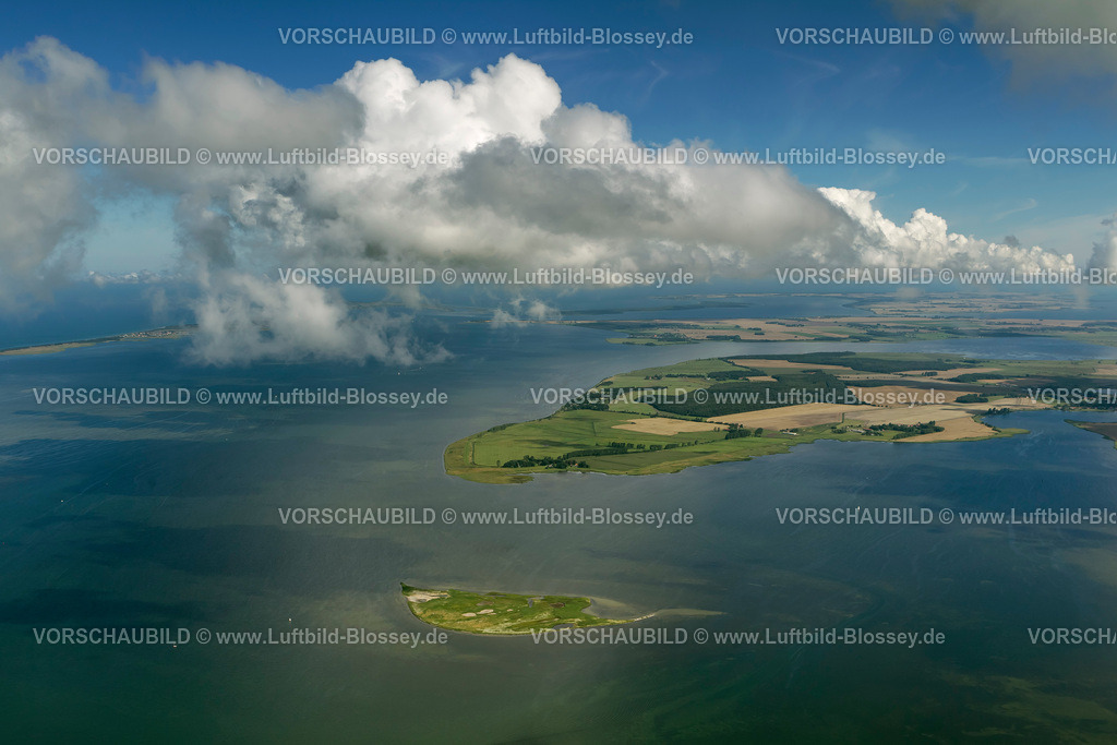 Ruegen12082685Ummanz | Luftbild, Wolken, Blick auf Ummanz über die Insel Heuwiese und Freesenort,  Ummanz, Insel Rügen, Mecklenburg-Vorpommern, Deutschland, Europa
