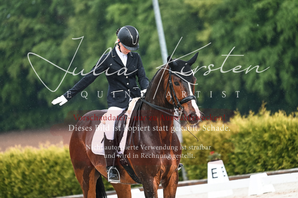 DSC_4181 | Pferde- und Turnierfotografie in Westsachsen. Pferdeportraits, Auftragszeichnungen und intuitive Kunst.