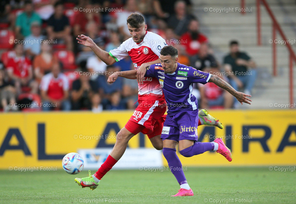 A_LUI_220723_05 | 1.RUNDE UNIQA OEFB CUP SK VORWAERTS STEYR-AUSTRIA KLAGENFURT 22.07.2023 IM BILD: SINAN KAWEINA (KLAGENFURT) UND MILAN ZIRIC (VORWAERTS STEYR) FOTO:FOTOLUI/MW
