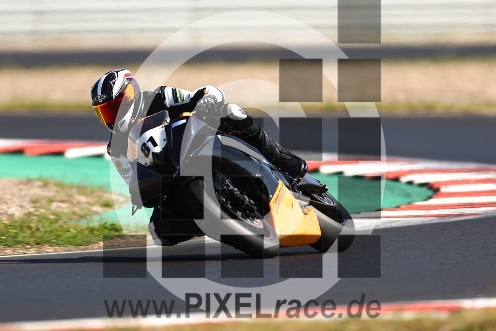 0081-20250719_04116 | Schöne Erinnerungen an spannende Momente - das festzuhalten ist unser Job. PIXELrace.de ist seit 2003 auf den Rennstrecken Europas unterwegs um die Action draußen beim Fahren und die wunderbare Stimmung imm Fahrerlager für euch einzufangen.