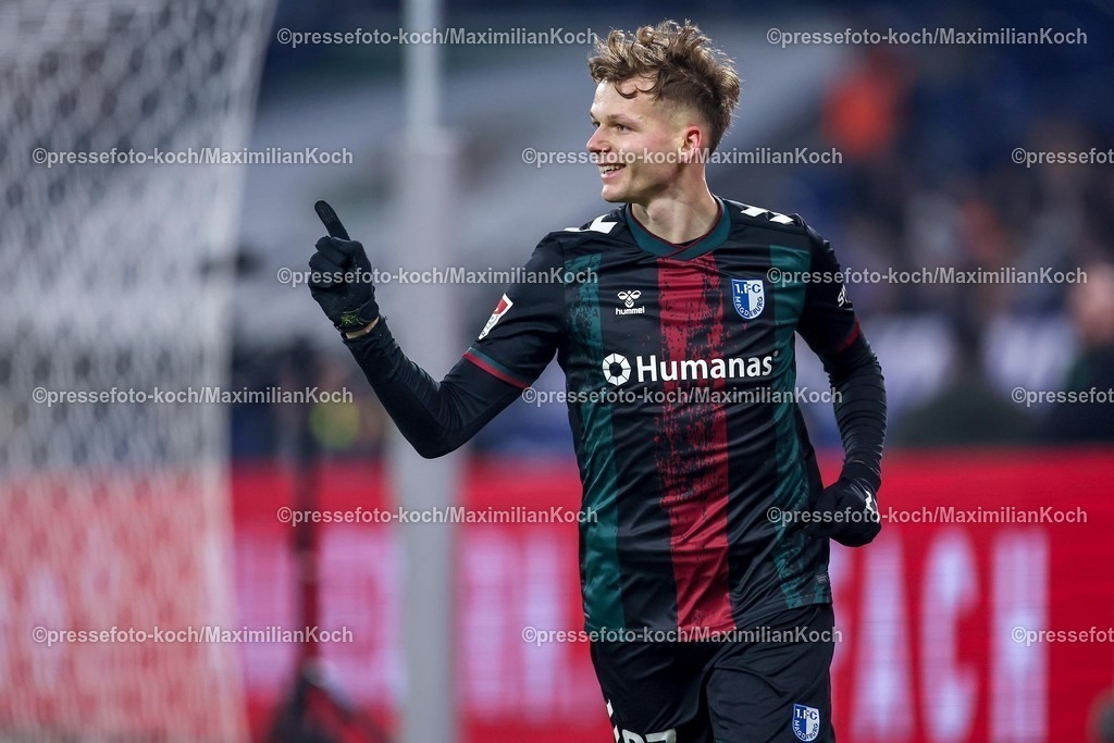 S0401022501067 | 01.02.2025, Fußball, FC Schalke 04 - 1. FC Magdeburg, 2.. Fußball Bundesliga, 20. Spieltag, Veltins-Arena Gelsenkirchen, Saison 2024 2025: Torjubel nach dem 4:0 durch Philipp Hercher (1.FC Magdeburg #27)DFB regulations prohibit any use of photographs as image sequences and or quasi-video.