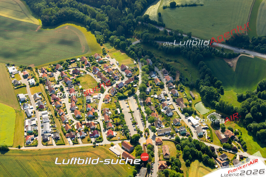 Das Luftbild zeigt : Reiserdorf Störnstein - Die Luftaufnahme wurde 2023 vom UL-Flugzeug aus erstellt ( keine Drohne ) - Hochauflösende Luftaufnahme - Für grossformatige Ausdrucke geeignet. Die Geschenkidee !Mit Lizenz und Bildrechte bestellbar