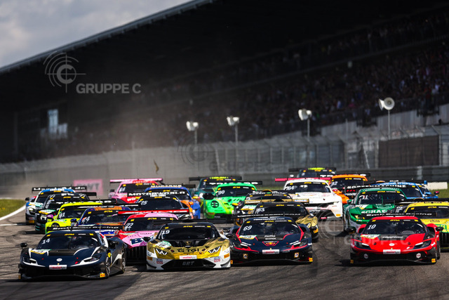 DTM525_080913324409465JS_JS | DTM, 9. + 10. Rennen Nürburgring 2025 - Foto: Gruppe C Photography; #14 Ferrari 296 GT3, EMIL FREY RACING: Jack Aitken; #19 Lamborghini Huracán GT3 EVO 2, TGI Team Lamborghini by GRT: Luca Engstler; #69 Ferrari 296 GT3, EMIL FREY RACING: Thierry Vermeulen; #10 Ferrari 296 GT3, EMIL FREY RACING: Ben Green - Realisiert mit Pictrs.com