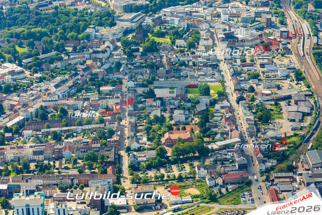 Neue Luftbildaufnahme der Stadt Neumünster - Das Luftbild wurde 2025 vom UL-Flugzeug heraus erstellt ( keine Drohnenaufnahme ) - Hochauflösende Luftaufnahme - für Wandbilder und großformatige Ausdrucke geeignet. Das besondere Geschenk!Hier alle&nbsp;Infos zur Lizenzierung der LuftaufnahmeWir fliegen auch dieses Jahr wieder in Ihre Region um Luftbilder zu erstellen.- Luftbild anfragen