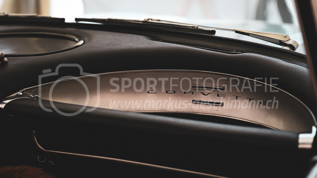 19. Arosa ClassicCar 2023 - 3. September 2023 | 19. Arosa ClassicCar 2023
Arosa, Schweiz
Detail im Chevrolet Corvette C1, Jahrgang 1962, von Meier Hansruedi aus Arosa / Bäch (Startnummer 117).
@arosaclassiccar, @arosa.official, #arosaclassiccar, #arosa, #76curves, #classiccar
Bild: Sportfotografie Markus Aeschimann | www.markus-aeschimann.ch - Realisiert mit Pictrs.com