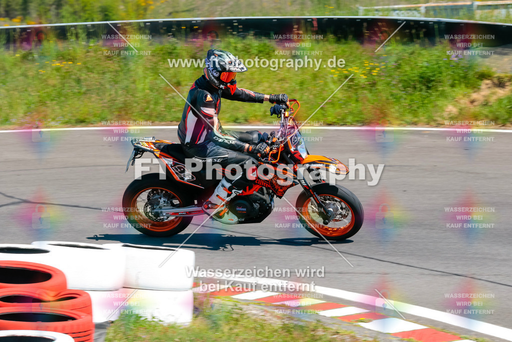 Moto-TeamOBK-22343 | Hier findet Ihr Bilder von Touristenfahrten auf der Nürburgring Nordschleife oder von anderen Veranstaltungen die ich besucht habe. Viel Spass beim Durch Schauen 