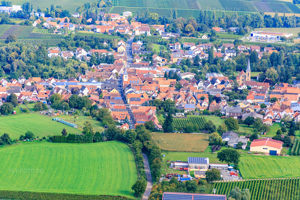 Luftbild: Ortsansicht aus Süden im Ortsteil Ingenheim in Billigheim-Ingenheim im Bundesland Rheinland-Pfalz in Deutschland. Foto: IMG_072562.jpg vom 19.09.2014 durch Werner Riehm/FLY-FOTO.deAuflösung des Originals: 5472 x 3648 px