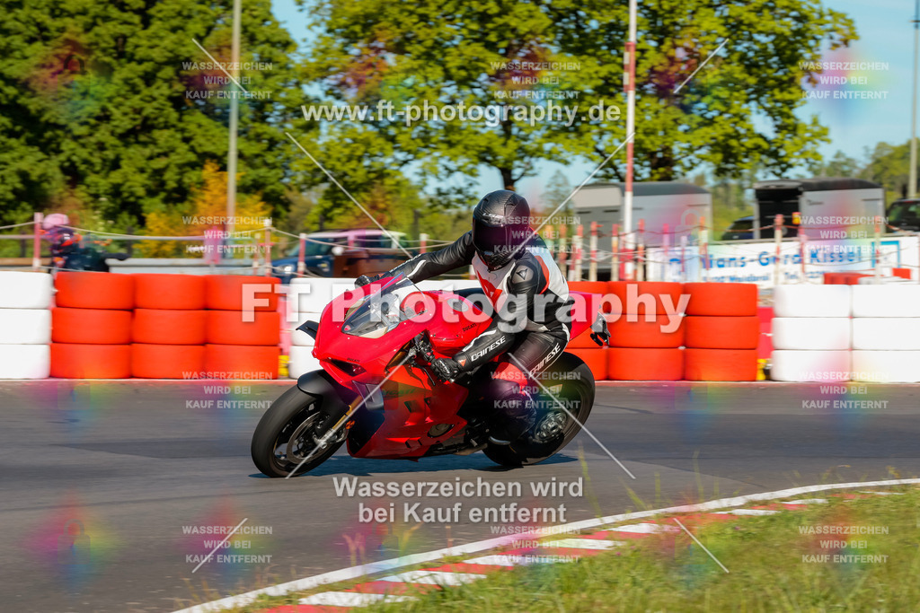 Moto-TeamOBK-21121 | Hier findet Ihr Bilder von Touristenfahrten auf der Nürburgring Nordschleife oder von anderen Veranstaltungen die ich besucht habe. Viel Spass beim Durch Schauen 