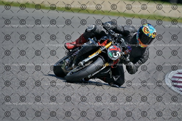 26BT02-1172 | markuskiefer.com - Realisiert mit Pictrs.com