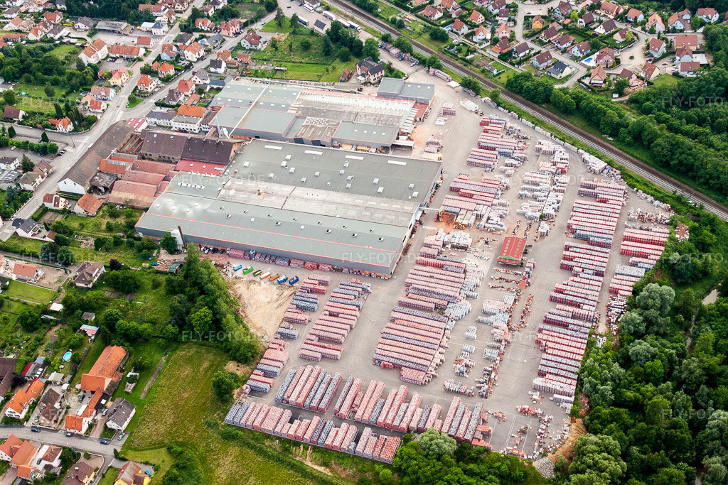 Luftbild: Werksgelände Wienerberger Ziegelfabrik in Seltz im Bundesland Bas-Rhin in Frankreich. Foto: IMG_28770.jpg vom 14.06.2010 durch Werner Riehm/FLY-FOTO.de