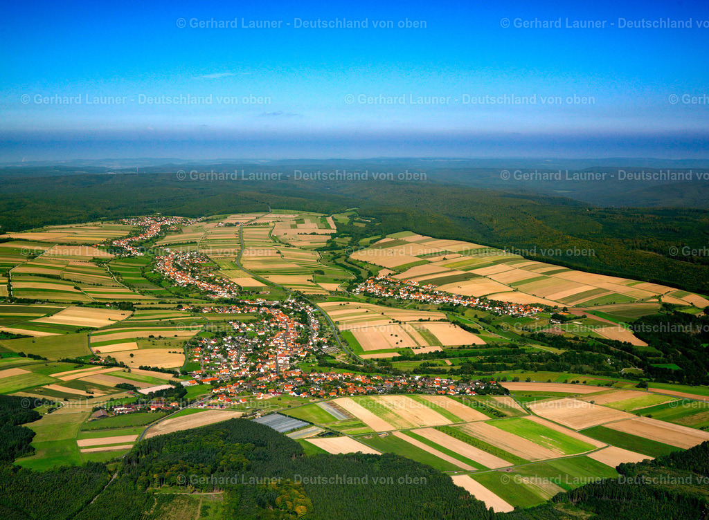 2785362 | Esselbach, eingebettet in Feldern und Wäldern, Sommer und Sonnenschein