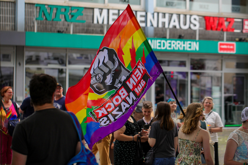 CSD_Moers_190725_011 | Bildergalerie von Sport-Ereignissen aber auch von weiteren spannenden Dingen - nicht nur vom Niederrhein. In Anlehnung an den bekannten Spruch von Hanns Dieter Hüsch heißt das Motto: "Niederrhein ist überall".  - Realisiert mit Pictrs.com