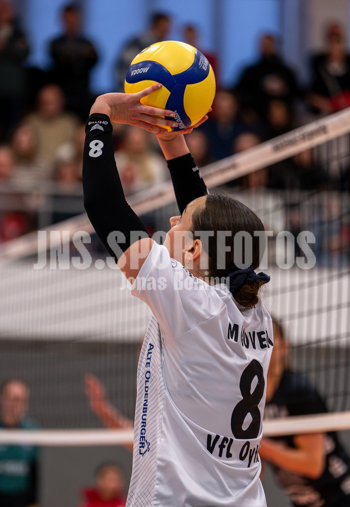 Volleyball I Frauen I Saison 2025-2026 I 2 Bundesliga Pro I 17. Spieltag VFL Oythe - VC Stralsund I 1504 | Georgia McGovern (8,VFL Oythe) - Realisiert mit Pictrs.com