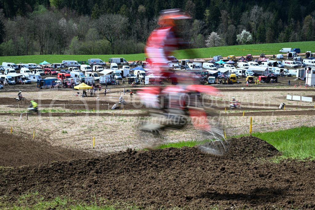 Motocross Schlatt bei Winterthur - 29. April 2023 | Fahrer in der Kategorie Hobby Open am Motocross Schlatt bei Winterthur, 29. April 2023.
Instagram: @mx_schlatt | @mc_wila | @sam_schweiz
Bild: Sportfotografie Markus Aeschimann | www.markus-aeschimann.ch - Realisiert mit Pictrs.com