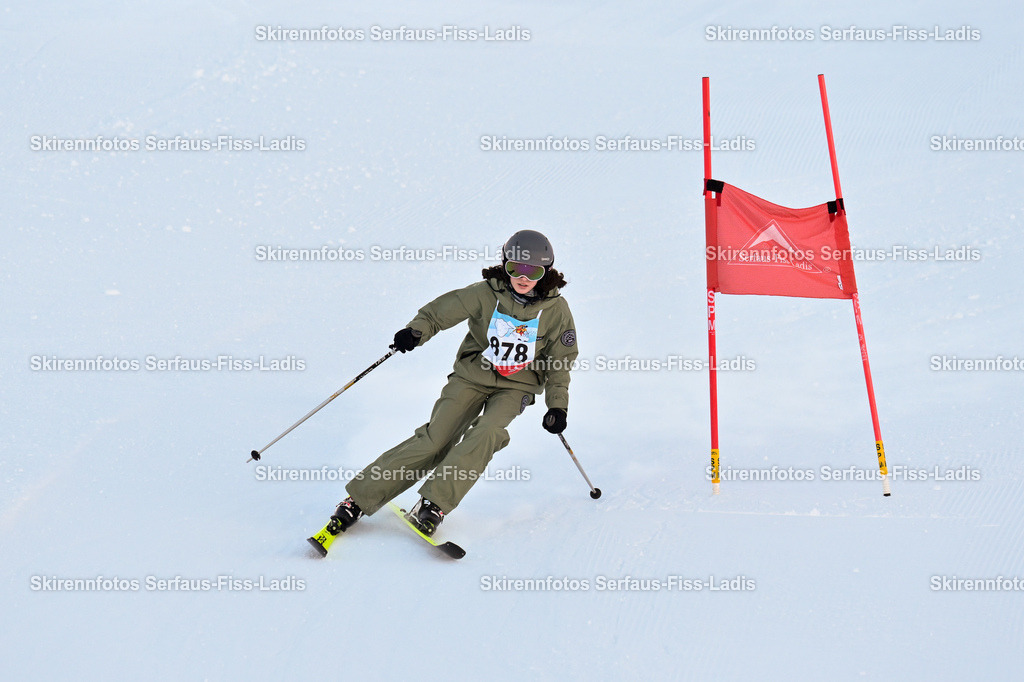 SRF_25.12.2025_0246 | Skirennfotos,Serfaus,Fiss,Ladis,Kinderskirennen,Winter,Tirol,Oberland,skirace,SFL,feelfree,weil wir's genießen,ski,Ski,skifahren,Sonnenplateau, - Realisiert mit Pictrs.com