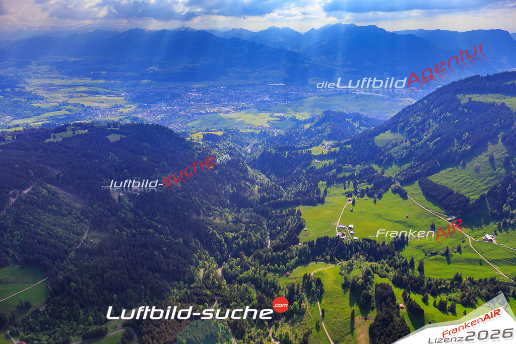 Die Luftaufnahme Tourismus - Burgberg wurde vom UL-Flugzeug (keine Drohne) aus fotografiert.Hohe Druck- Auflösung-die Geschenkidee!