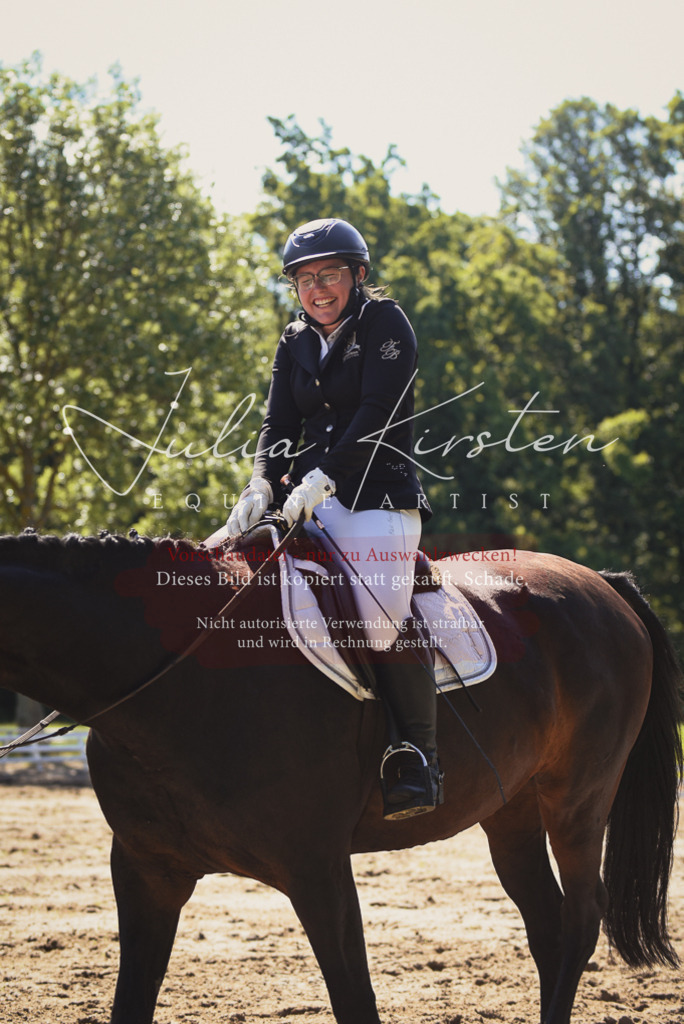 DSC_0430 | Pferde- und Turnierfotografie in Westsachsen. Pferdeportraits, Auftragszeichnungen und intuitive Kunst.