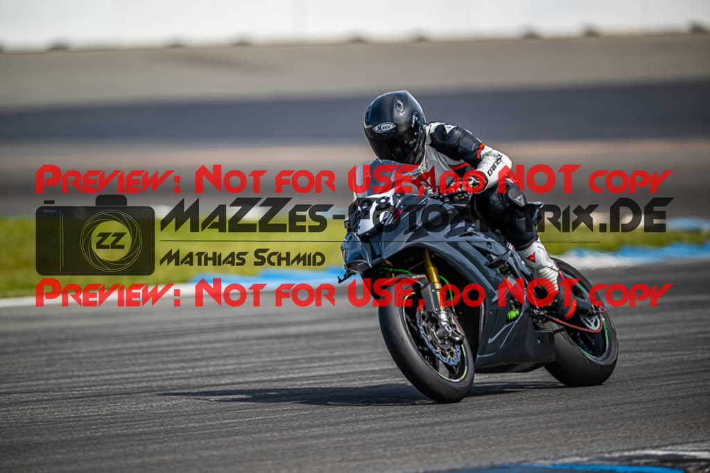 MaZZes_FotoMatrix_230410_8423 | ROT