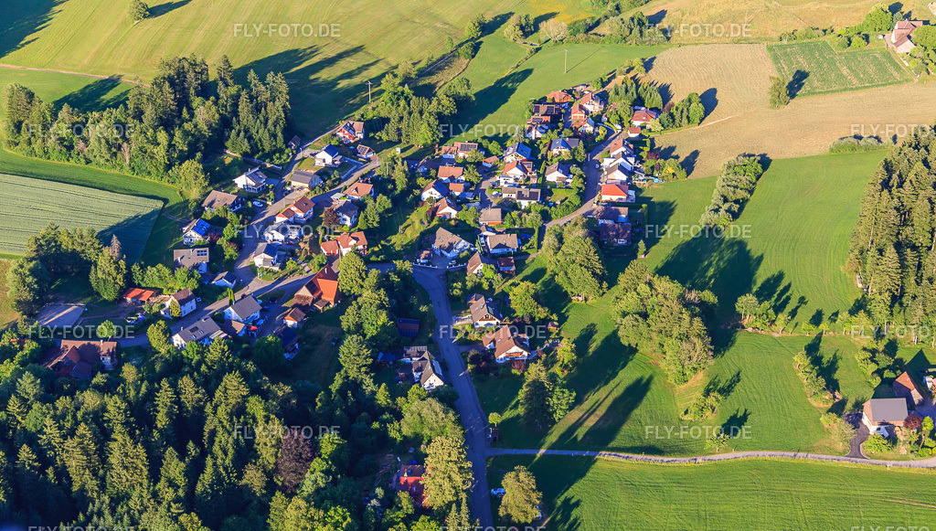 Ortsteil Graben von Westen | Luftbild: Ortsteil Graben von Westen im Ortsteil Peterzell in Alpirsbach im Bundesland Baden-Württemberg in Deutschland. Foto: IMG_148952.jpg vom 28.06.2025 durch ©2025 Werner Riehm fly-foto.de/copyright - Realisiert mit Pictrs.com