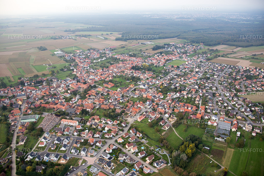 Aerial view: View of the town in Weitbruch in the state Bas-Rhin, France.Photo: IMG_074230.jpg taken on 10/04/2014 by Werner Riehm/FLY-FOTO.comResolution of the original: 5472 x 3648 px