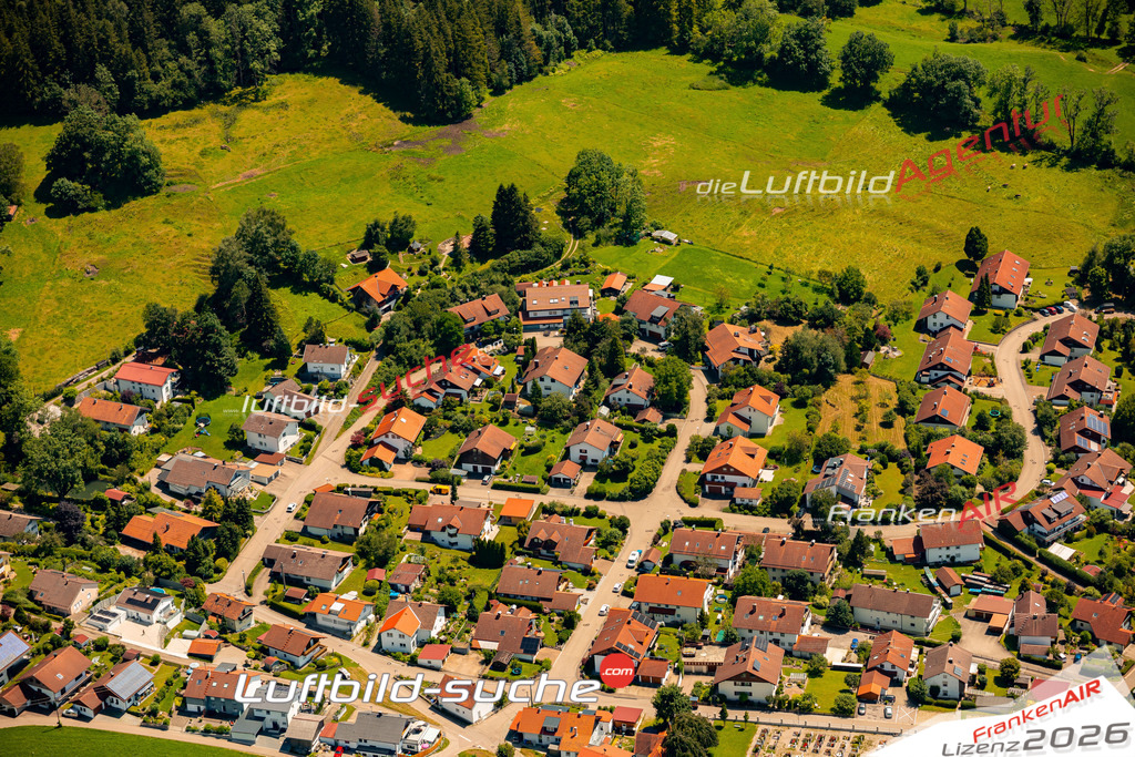 Das Luftbild zeigt :  Haldenwang - Die Luftaufnahme wurde 2024 vom UL-Flugzeug aus erstellt ( keine Drohne ) - Hochauflösende Luftaufnahme - Für grossformatige Ausdrucke geeignet. Die Geschenkidee !Mit Lizenz und Bildrechte bestellbar