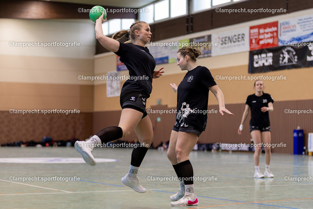 Handball I Damen I Saison 2025-2026 I Verbandsliga Süd I 15. Spieltag I HSG Kalkberg 06 - HSG Holsteinische Schweiz 041 | v.l. Jette Kaack (21, HSG Kalkberg 06), Jule Sophie Jaacks (28, HSG Kalkberg 06) - Realisiert mit Pictrs.com