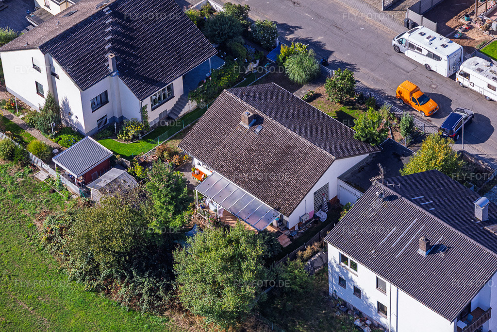 Luftbild: Landrat-Pfeifer-Straße im Ortsteil Sickenhofen in Babenhausen im Bundesland Hessen in Deutschland. – Foto: IMG_159426.jpg vom 22.09.2026 durch Werner Riehm/FLY-FOTO.de – Auflösung des Originals: 5615 x 3744 px