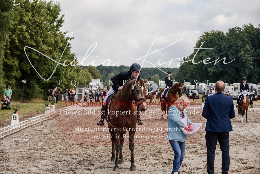 DSC_9335 | Pferde- und Turnierfotografie in Westsachsen. Pferdeportraits, Auftragszeichnungen und intuitive Kunst.