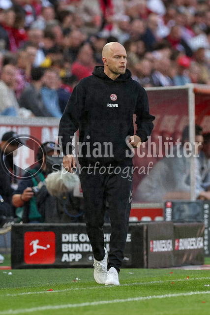 25.04.2026, GER, Fussball, Herren, 1. BL, Saison 2025/2026, 1. FC Köln - Bayer 04 Leverkusen | Trainer Rene Wagner schaut 