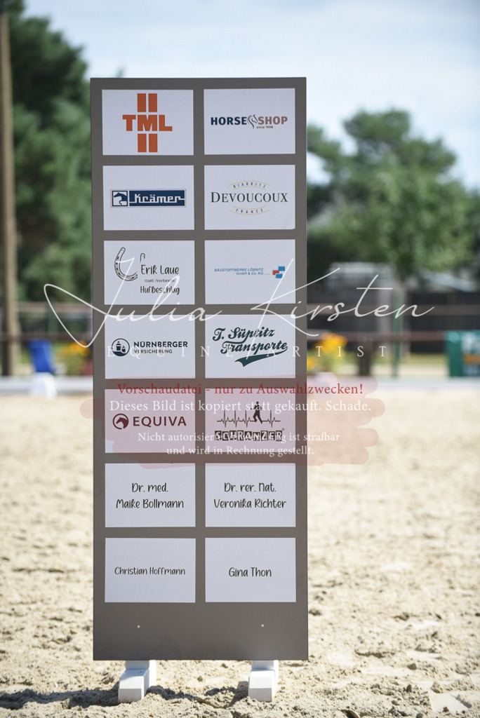 DSC_8771 | Pferde- und Turnierfotografie in Westsachsen. Pferdeportraits, Auftragszeichnungen und intuitive Kunst.