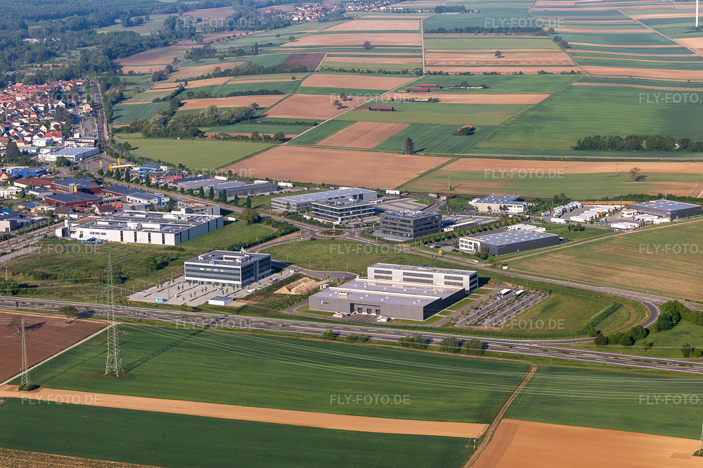 Luftbild: Industriegebiet Nord in Rülzheim im Bundesland Rheinland-Pfalz in Deutschland. Foto: IMG_120681.jpg vom 03.05.2020 durch Werner Riehm/FLY-FOTO.de