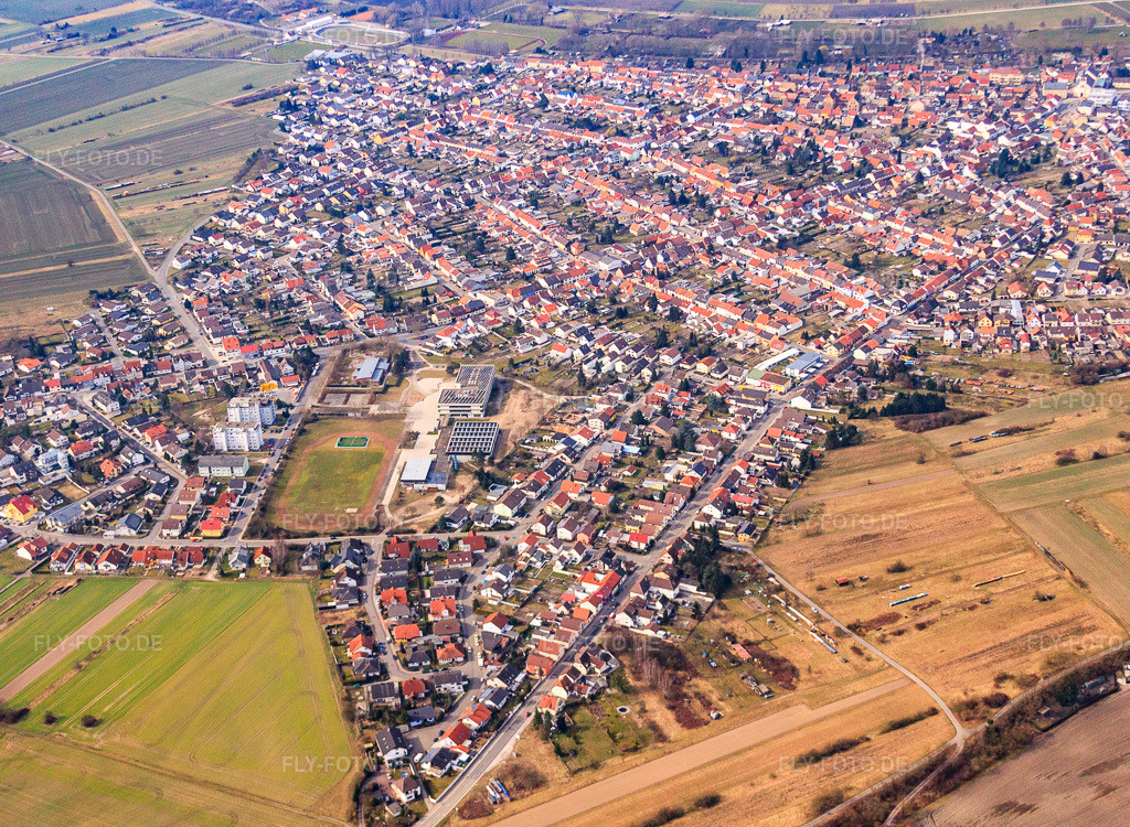 Luftbild: Ortsansicht von Westen mit Eichenfhof Gemeinschaftsschule im Ortsteil Oberhausen in Oberhausen-Rheinhausen im Bundesland Baden-Württemberg in Deutschland. Foto: IMG_37833.jpg vom 12.03.2011 durch Werner Riehm/FLY-FOTO.deAuflösung des Originals: 3966 x 2906 px