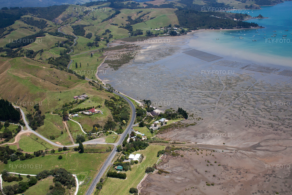 Vue aérienne: Vue de la ville à le quartier Manaia in Coromandel dans le département Waïkato, Nouvelle-Zélande.Photo: IMG_55581.jpg prise le 12/01/2013 par Werner Riehm/FLY-FOTO.euRésolution de l'original: 4752 x 3168 px