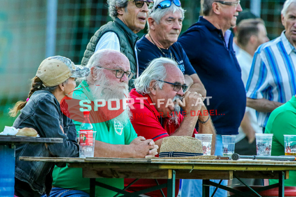 SV Donau - FC Lendorf 0-0, Kärntner Liga 3. Runde | Zuschauer Kogler, Schauss, SV Donau - FC Lendorf 0-0 am 12.08.2023 in Klagenfurt
(Sportplatz SV Donau), Austria, (Photo by Ernst Krawagner sport-fan.at) - Realisiert mit Pictrs.com