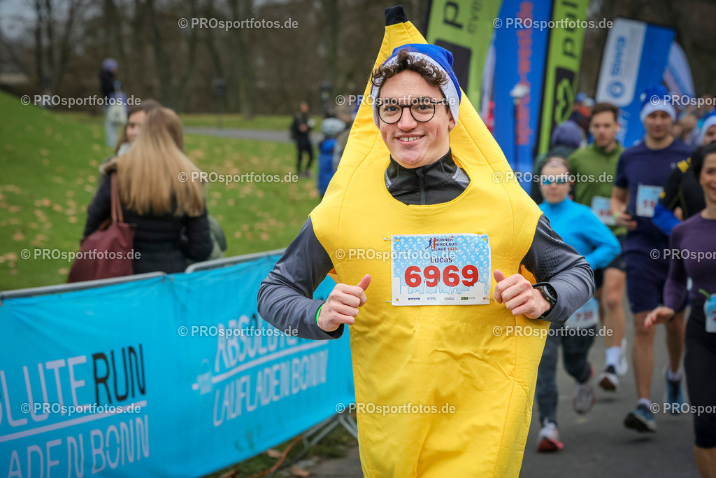 6. Bonner Nikolauslauf; Bonn, 14.12.2025 | Impressionen vom 6. Bonner Nikolauslauf am 14.12.2025 in Bonn (Nordrhein-Westfalen). 