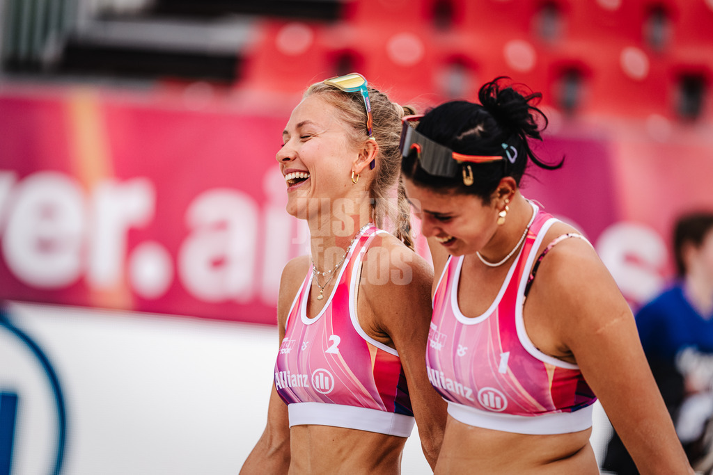 Sportart | Geschlecht | Saison 2022/2023 | Liga | Team1 vs. Team2 | TT.MM.JJJJ | Paula Schürholz (links) und Jannel Uhl (rechts) jubeln nach dem Sieg