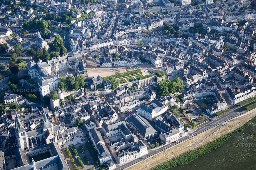 Luftbild: Ortsansicht in Blois im Bundesland Loir-et-Cher in Frankreich. Foto: IMG_082042.jpg vom 20.06.2015 durch Werner Riehm/FLY-FOTO.de