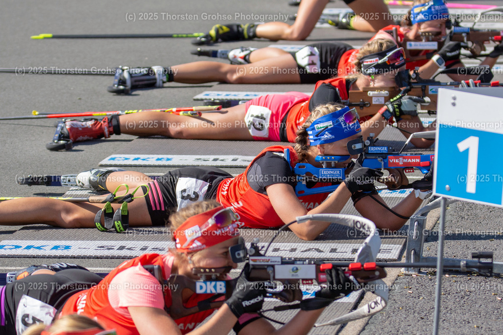Deutsche Meisterschaften Biathlon 2018 | Deutsche Meisterschaften Biathlon 2018, Massenstart Frauen am 15.09.2018 in der DKB SKI ARENA in Oberhof, (Deutschland)

Bild: Luise Kummer vom SV Frankenhain / BwO (5),  Franziska Preuss vom SC Haag / Zoll (3)
 - Realisiert mit Pictrs.com